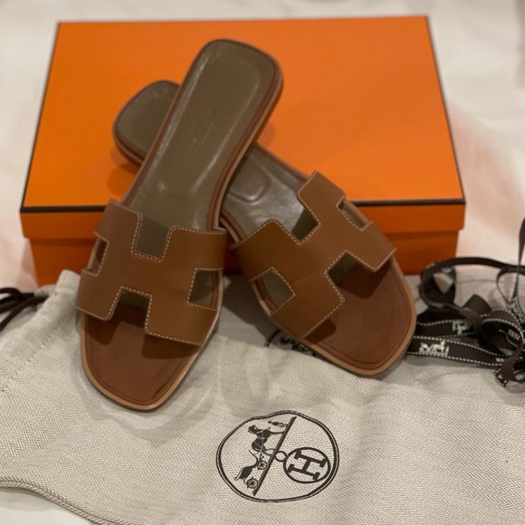 Hermes Shoes - Hermès Oran Sandal- Gold Piqûres Écrues
